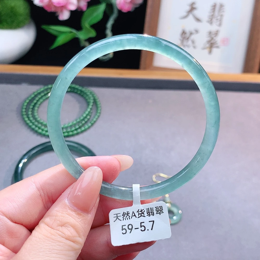未镶嵌手镯（圆镯）翡翠