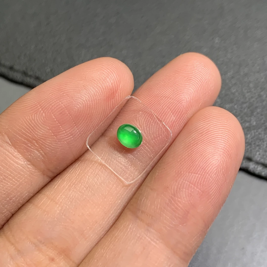 天然缅甸冰阳绿翡翠裸石蛋面