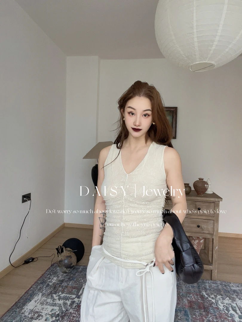 Daisy 春夏气质款蕾丝背心上衣