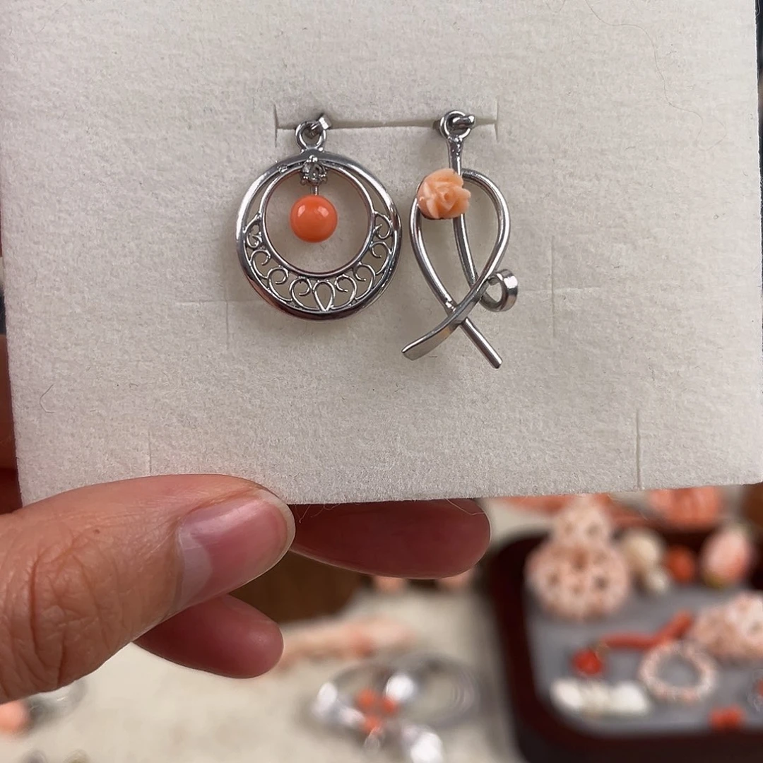 一组孩儿面合金吊坠