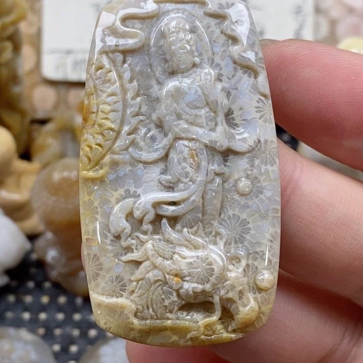 颈饰未镶嵌硅化珊瑚（珊瑚玉）有瑕