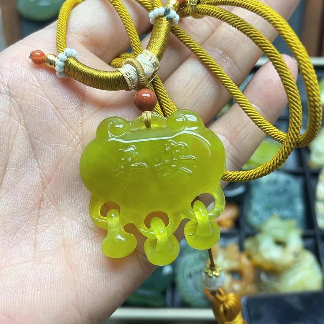 未镶嵌蛇纹石玉颈饰