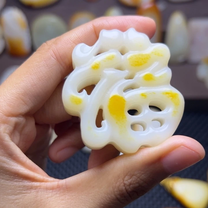 颈饰未镶嵌和田玉