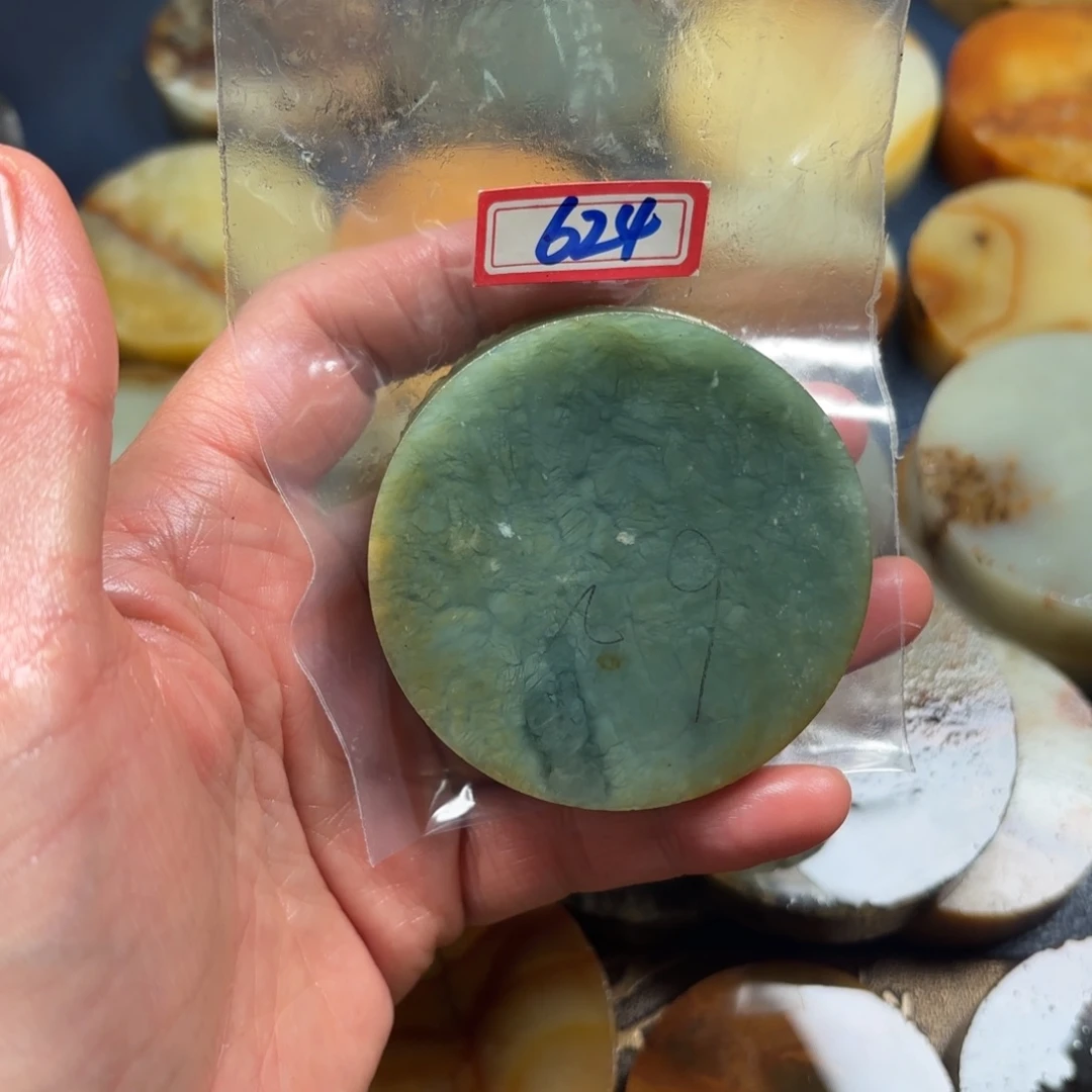 2***E蛇纹石玉未镶嵌珠宝半成品