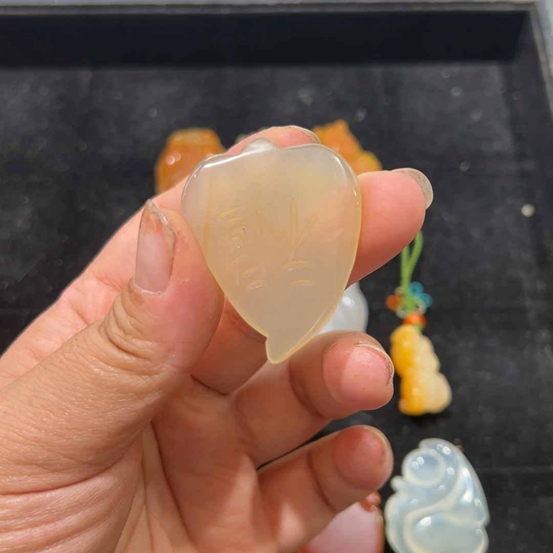 石英质玉（非洲翠）未镶嵌颈饰