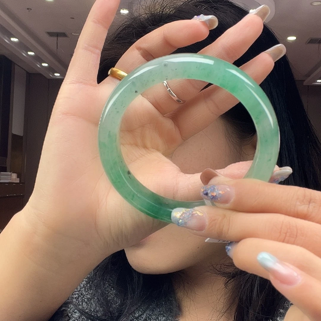 未镶嵌手镯石英质玉（非洲翠）