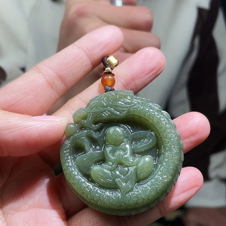 和田玉未镶嵌颈饰多样性