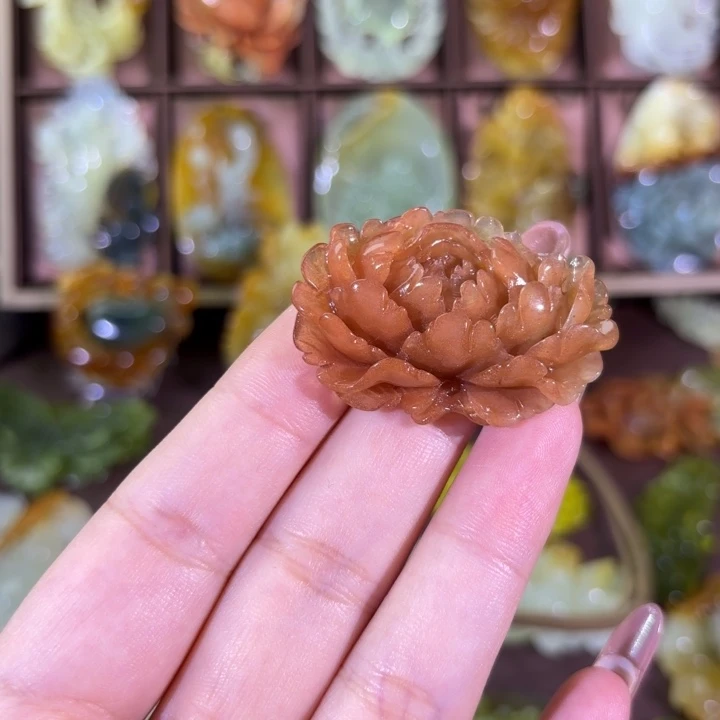 未镶嵌蛇纹石玉颈饰楠*?