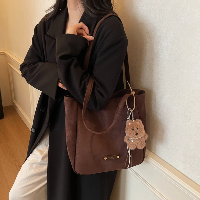 松弛感大容量包包女2025秋冬季新款通勤百搭斜挎包单肩水桶托特包