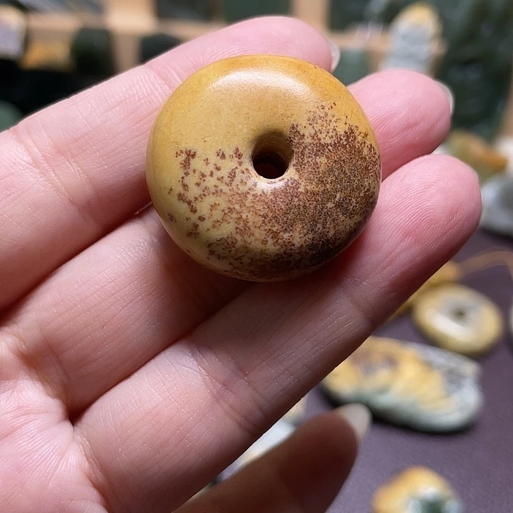 秉***遊岫岩河磨玉（透闪石质玉）未镶嵌颈饰