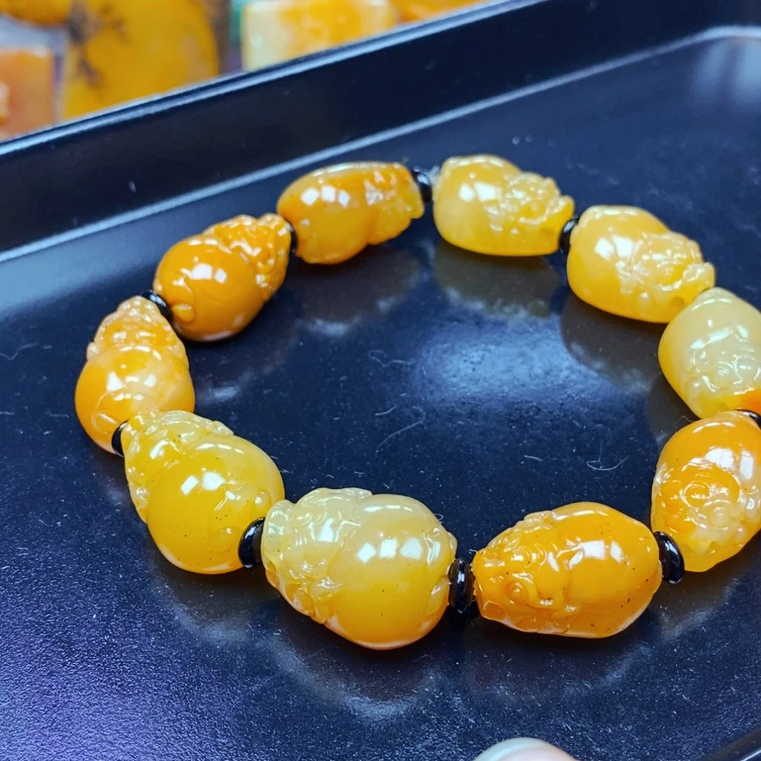 未镶嵌石英质玉（黄龙玉）颈饰