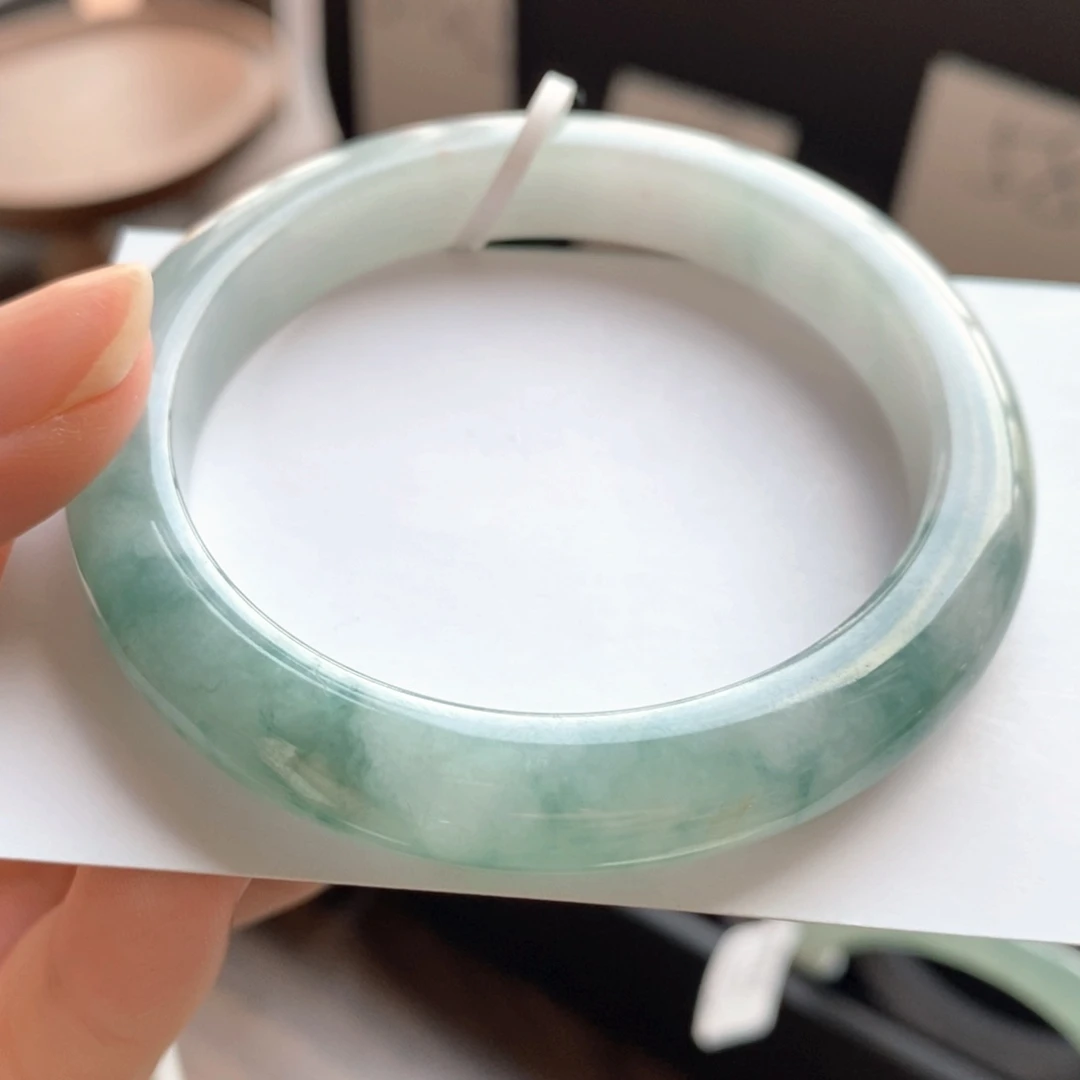 翡翠未镶嵌手镯飘花泥鳅背53.5