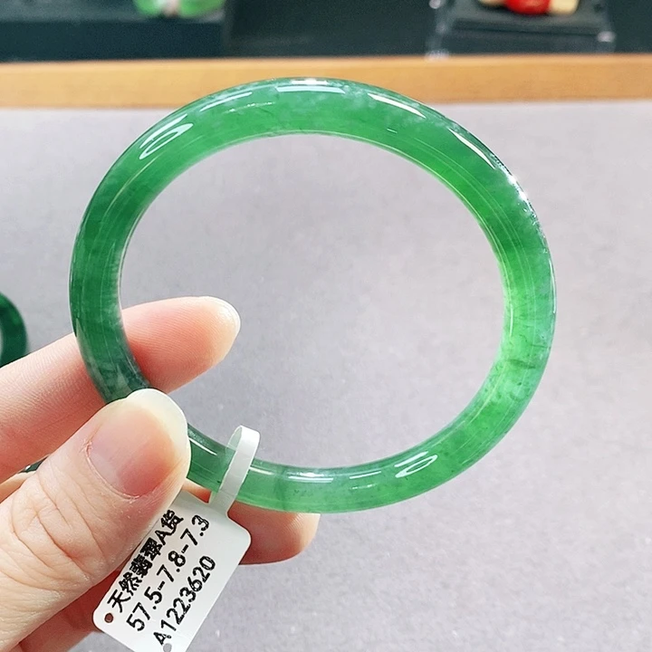 翡翠未镶嵌手镯（圆镯）
