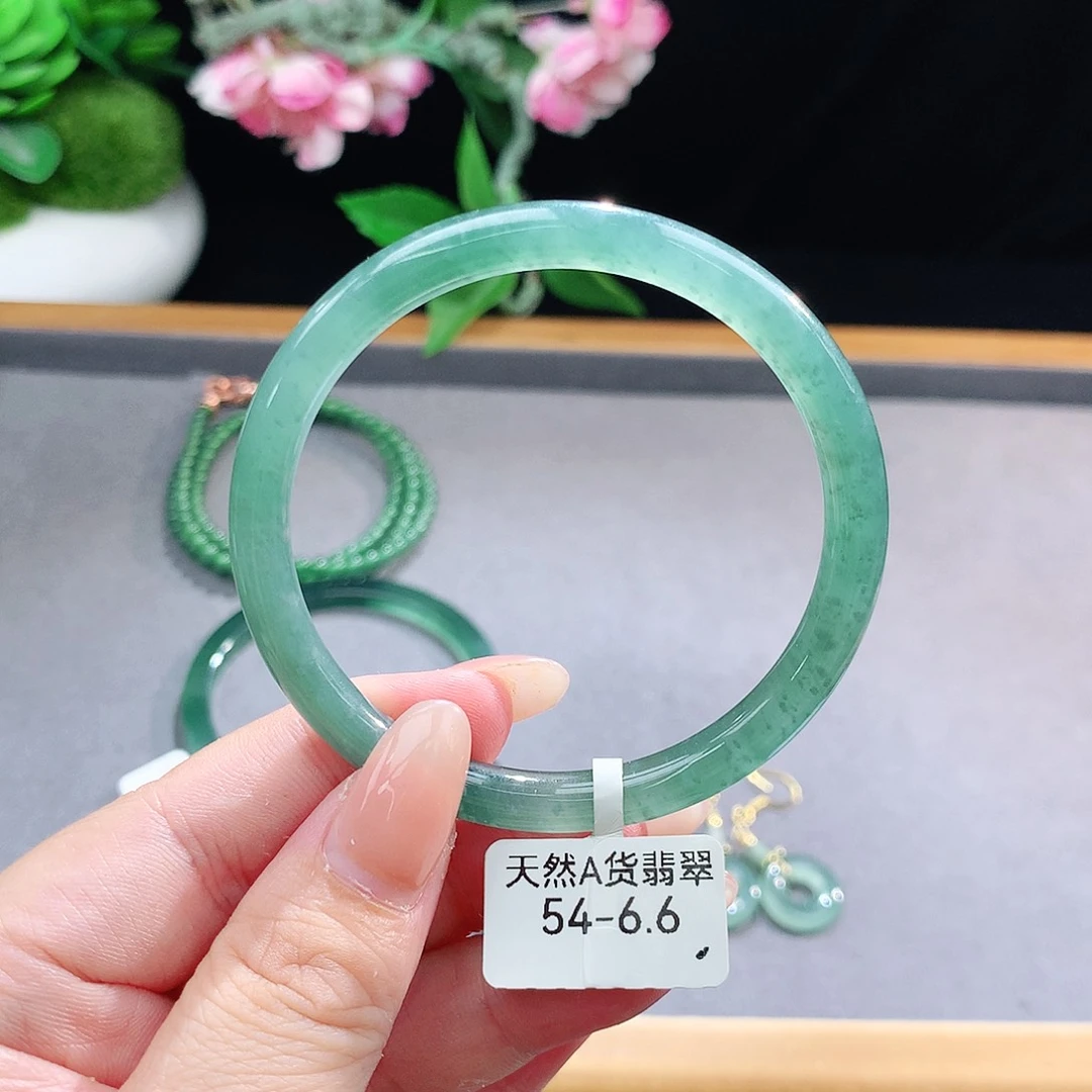 未镶嵌手镯(圆镯)翡翠