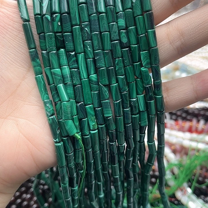 未镶嵌玛瑙/玉髓珠宝半成品一条4mm左右孔雀石管珠几颗有瑕