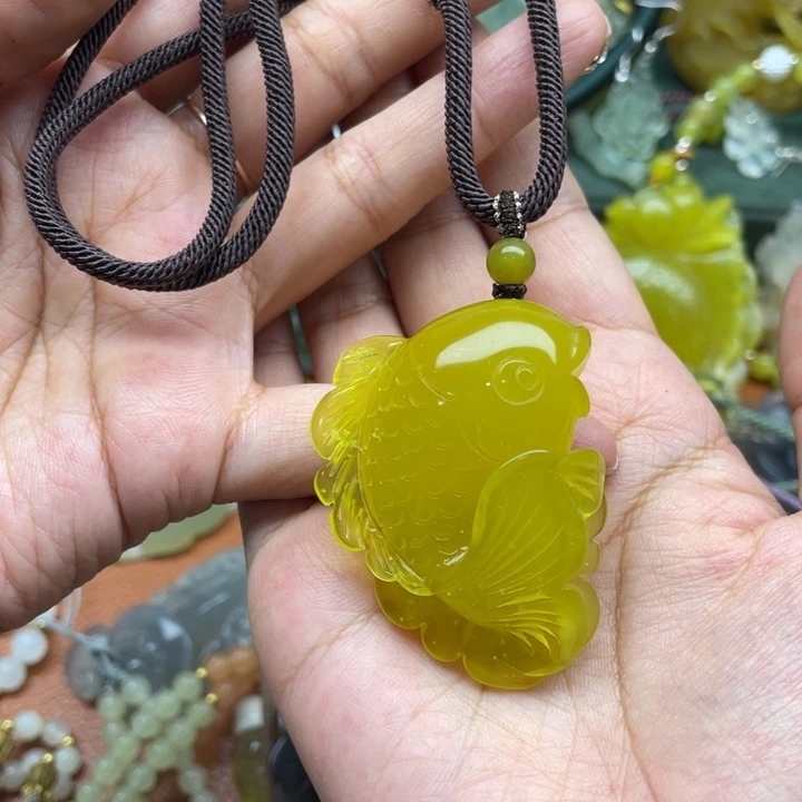 珊***迟蛇纹石玉未镶嵌吊坠