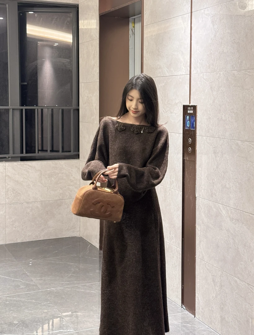 【运补6-8】针织毛衣两件套秋冬新款领口花花上衣半裙设计感套装