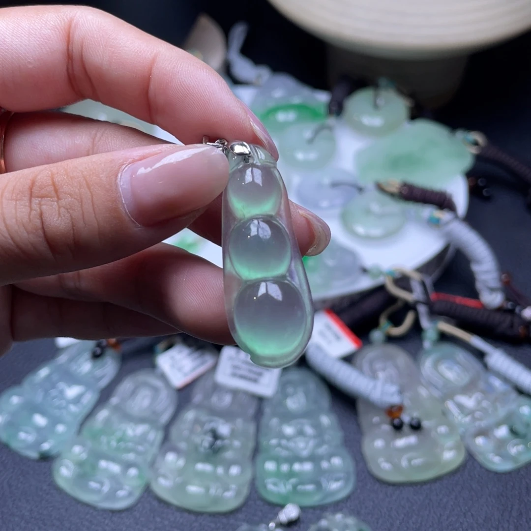颈饰未镶嵌翡翠