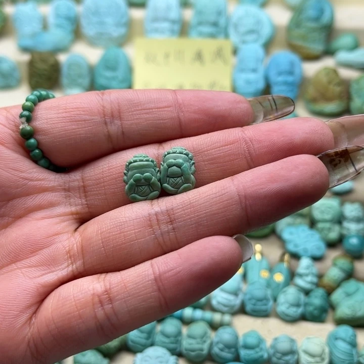 绿松石未镶嵌颈饰