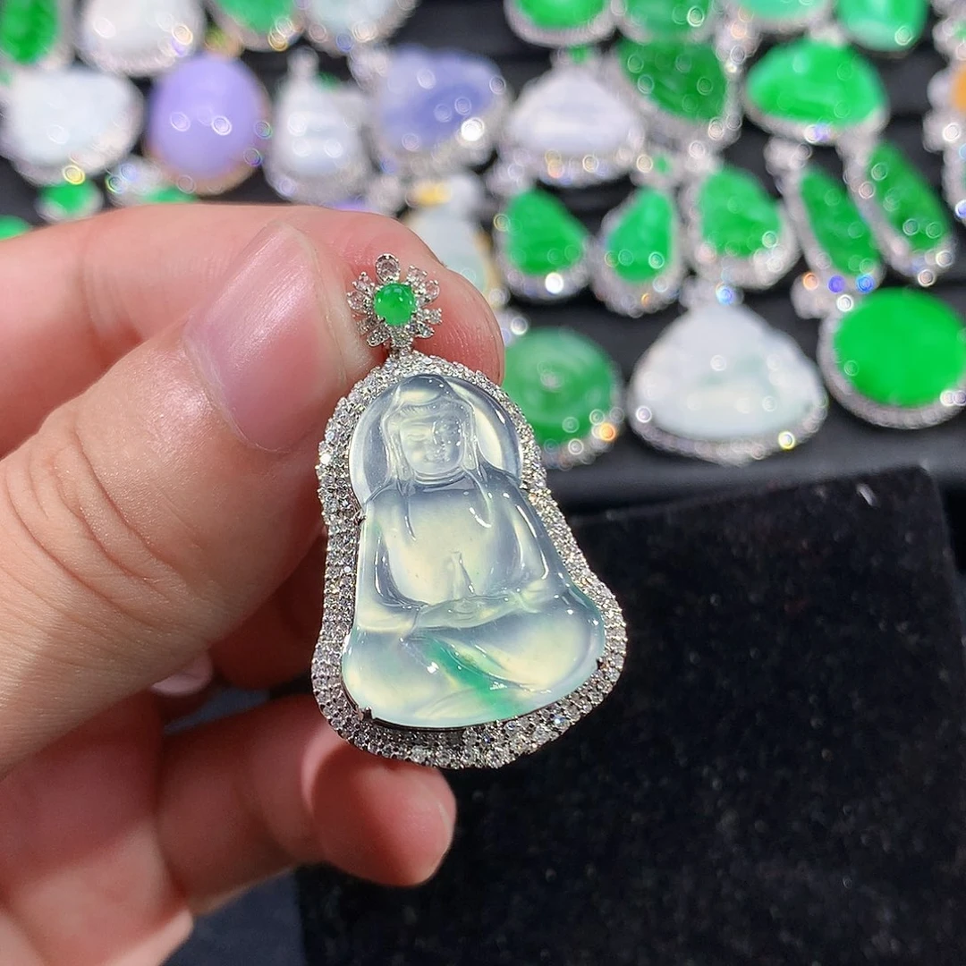 翡翠18K金镶嵌颈饰