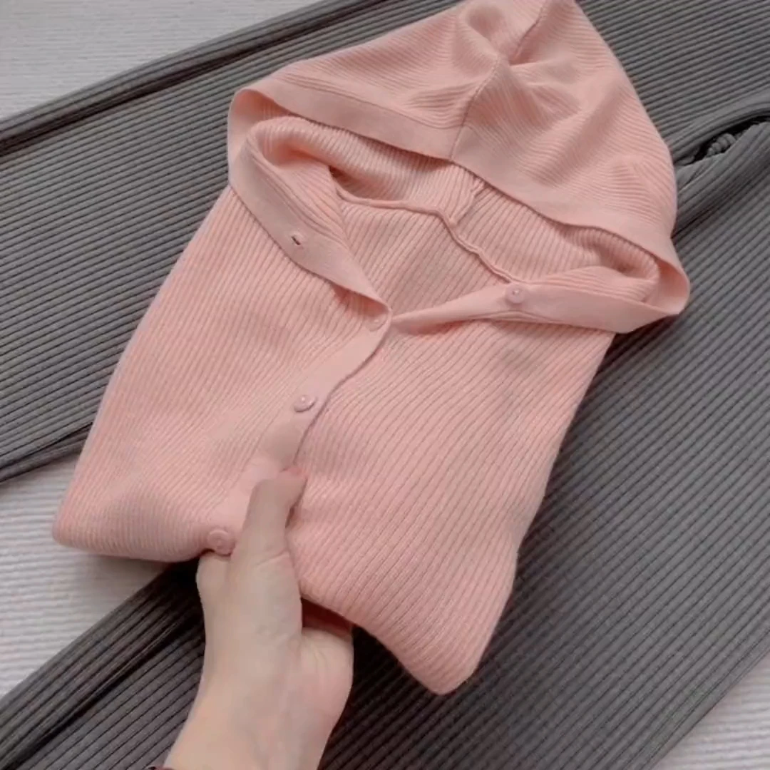 韩系超火爆款穿搭休闲2025新款减龄显瘦百搭独特巨好看连帽针织衫