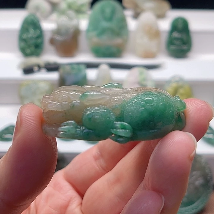 南***司独山玉未镶嵌颈饰