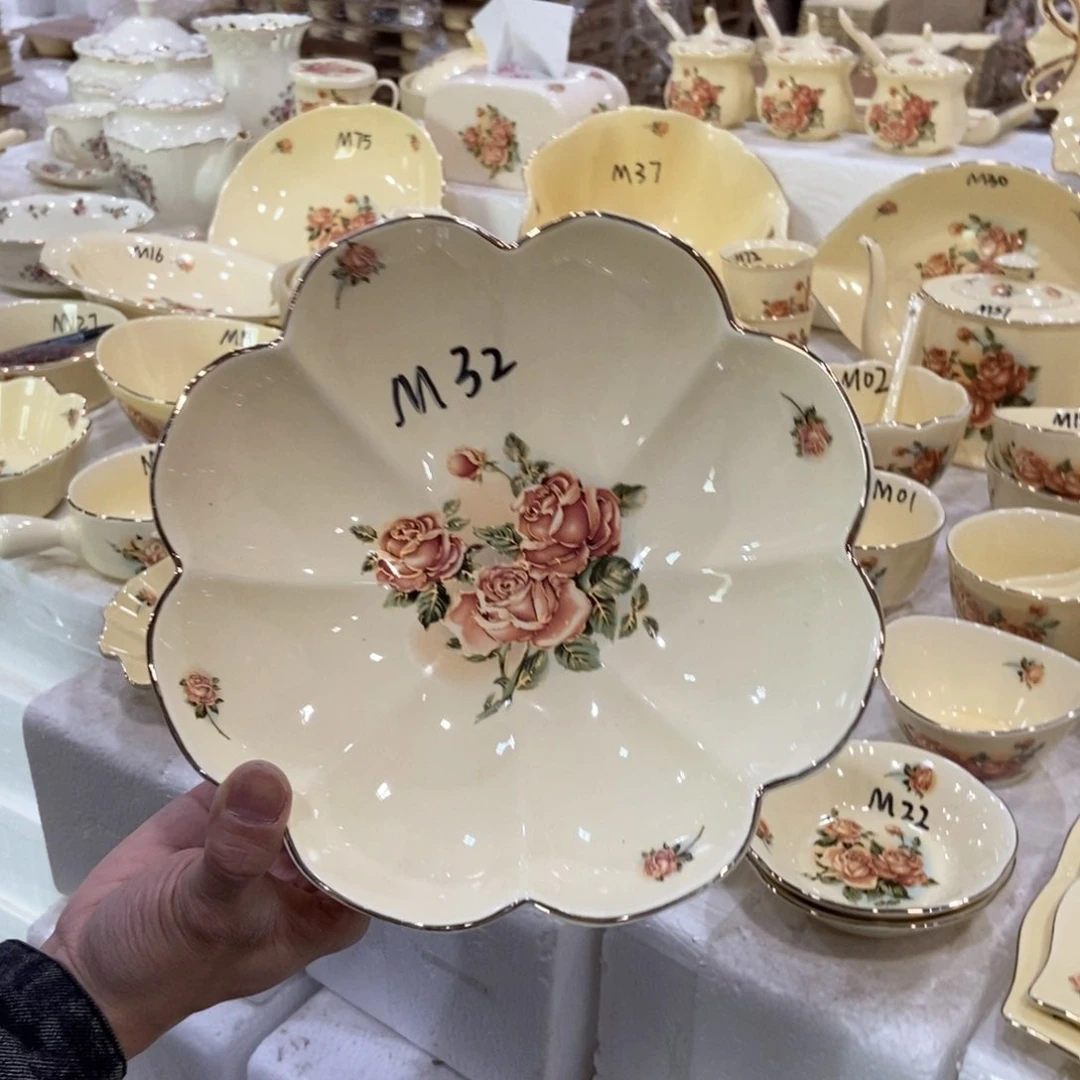 星博陶瓷………………………………32