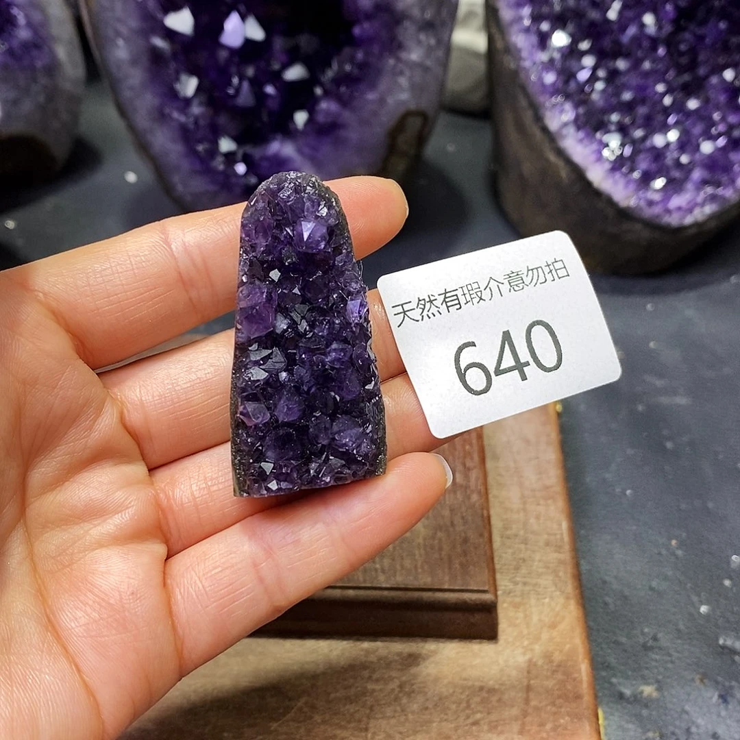 未镶嵌水晶大型摆件（非配饰）