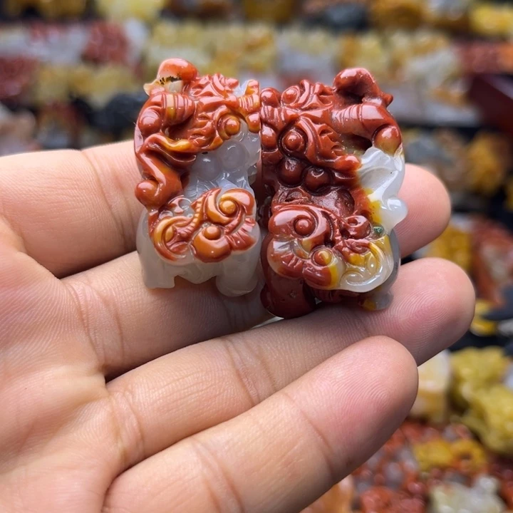 石英质玉（黄龙玉）未镶嵌颈饰