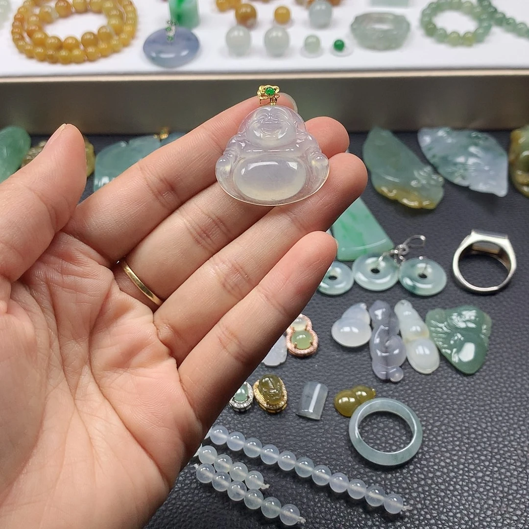 翡翠未镶嵌颈饰佛公