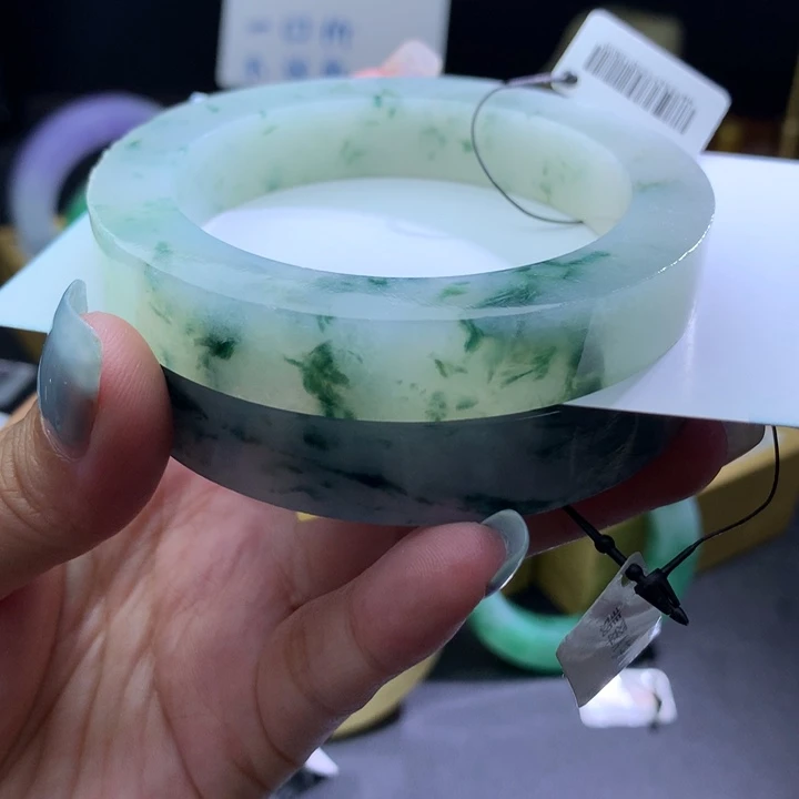 未镶嵌翡翠手镯定制翡翠
