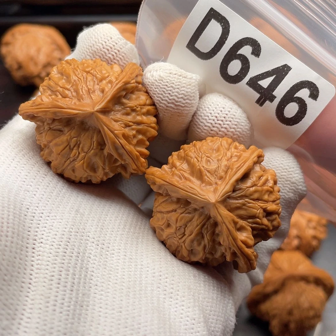 【闪购商品】文玩核桃吊坠D646三棱36/35