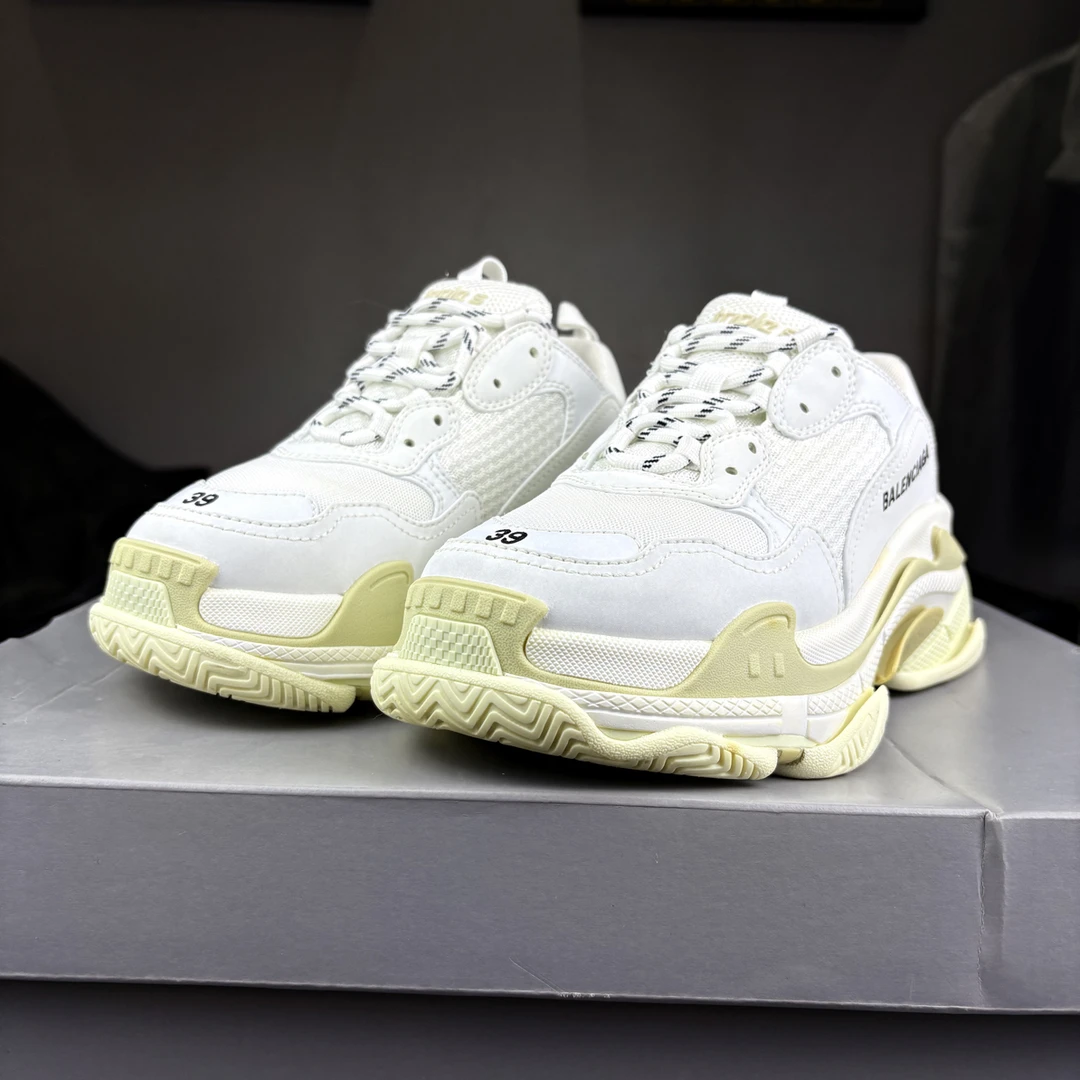 99新 Balenciaga/巴黎世家 Triple s做旧白老爹鞋39码原盒99新