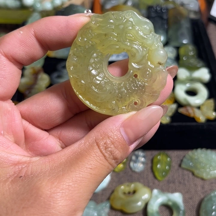 蛇纹石玉合金颈饰
