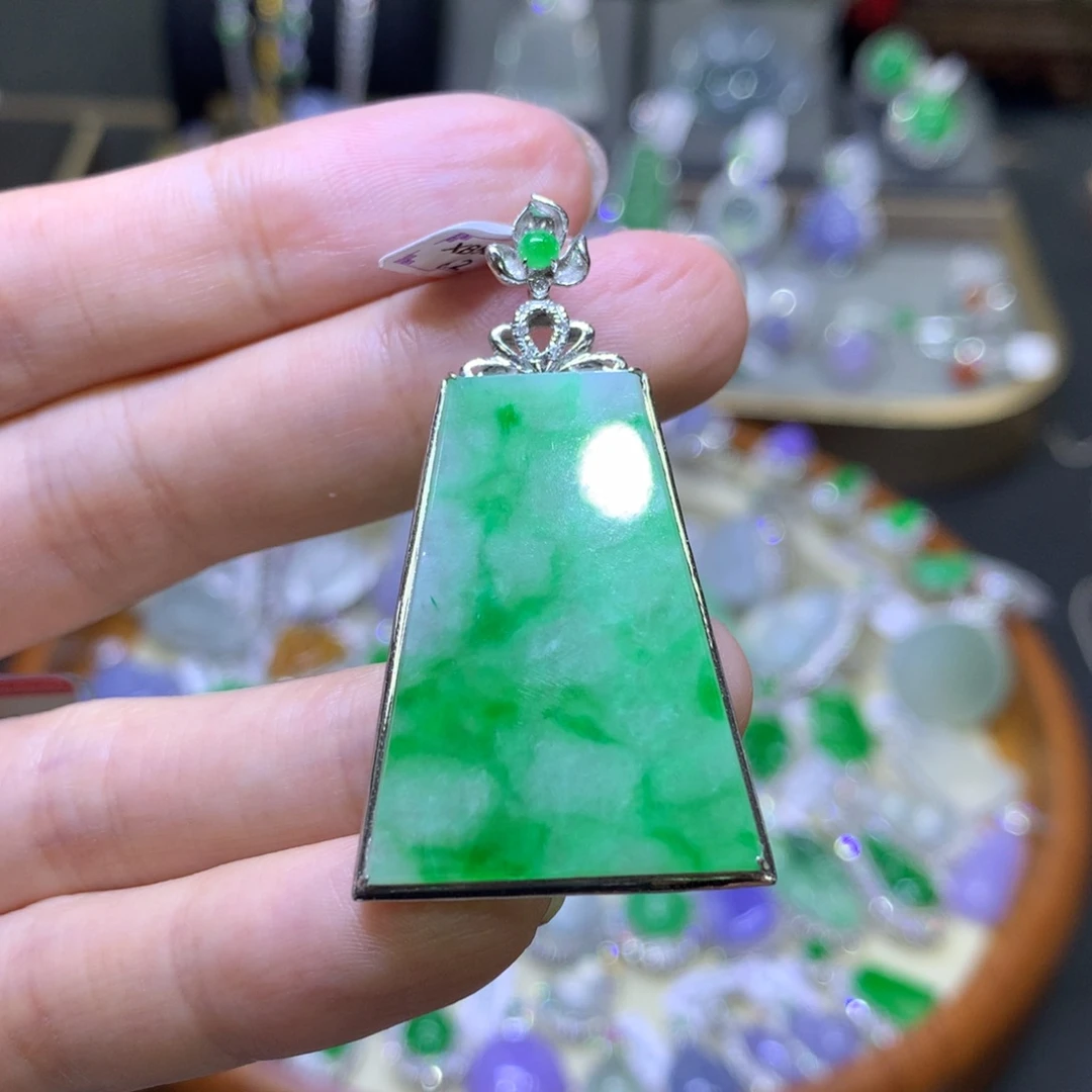 翡翠18K金镶嵌颈饰翡翠吊坠项链