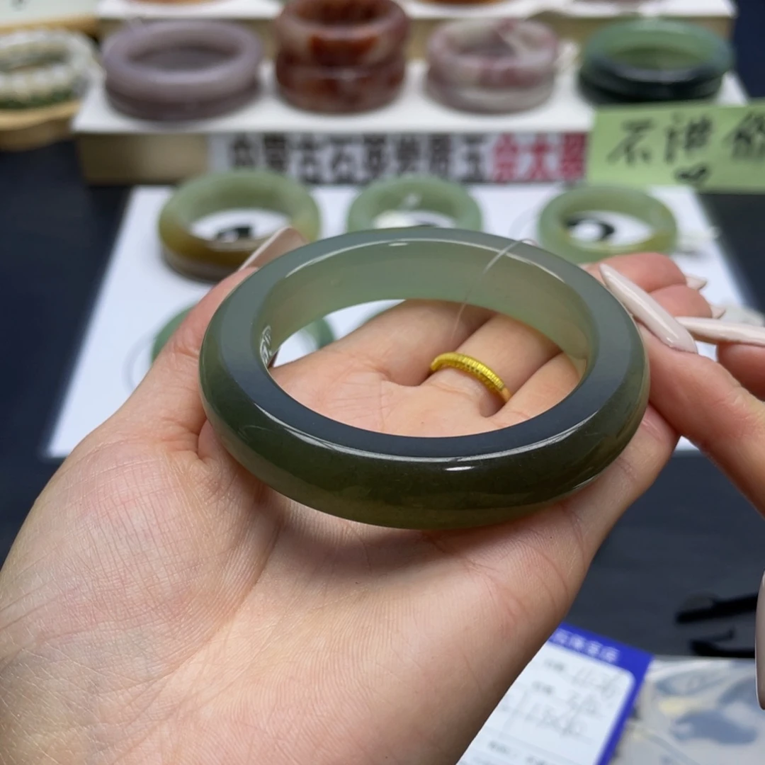 未镶嵌手镯石英质玉y**?