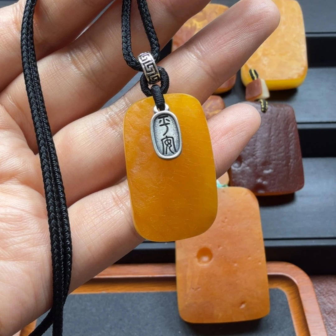 琥珀吊坠(赠链)未镶嵌