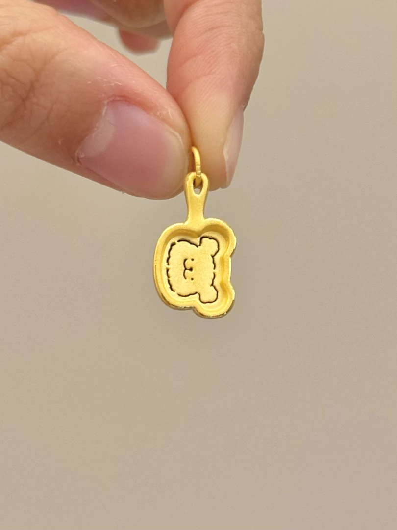 贝贝黄金 足金999 线条小狗平底锅 珐琅彩 吊坠 101