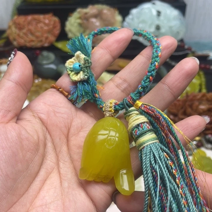 蛇纹石玉未镶嵌颈饰