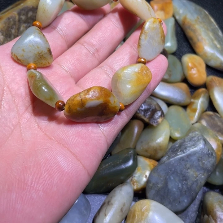 用***8颈饰未镶嵌和田玉