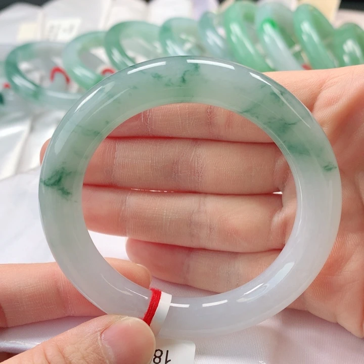 翡翠手镯未镶嵌缅甸A货翡翠手镯