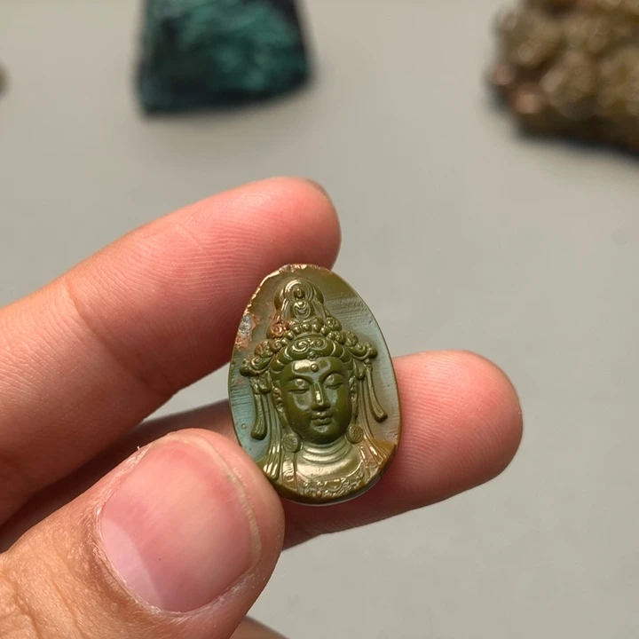 绿松石未镶嵌颈饰