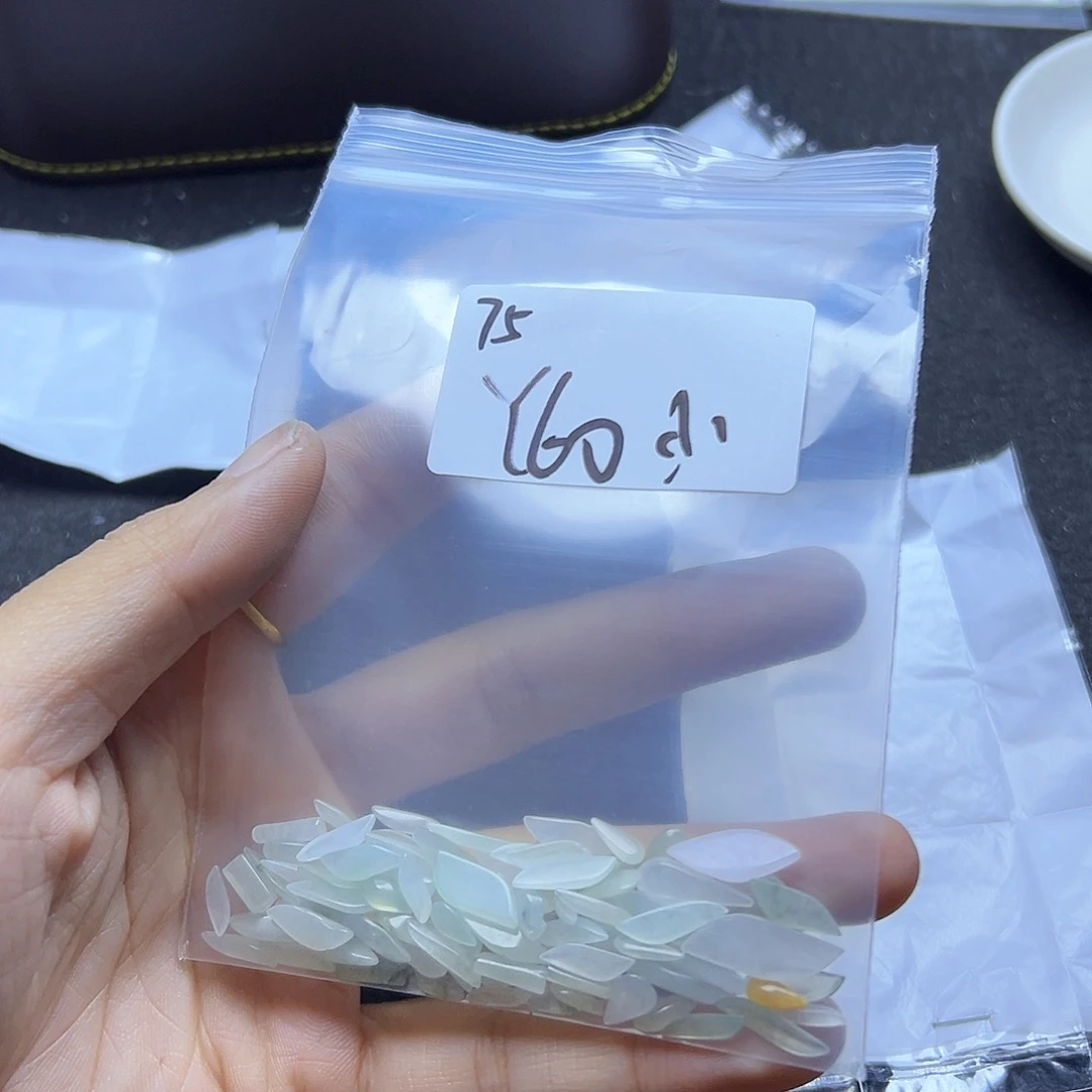 小***°翡翠散珠翡翠裸石