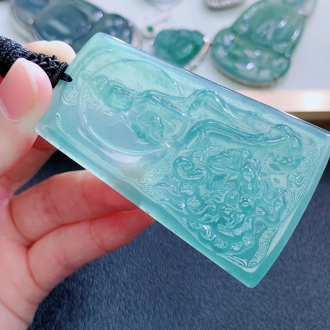 翡翠挂件未镶嵌翡翠