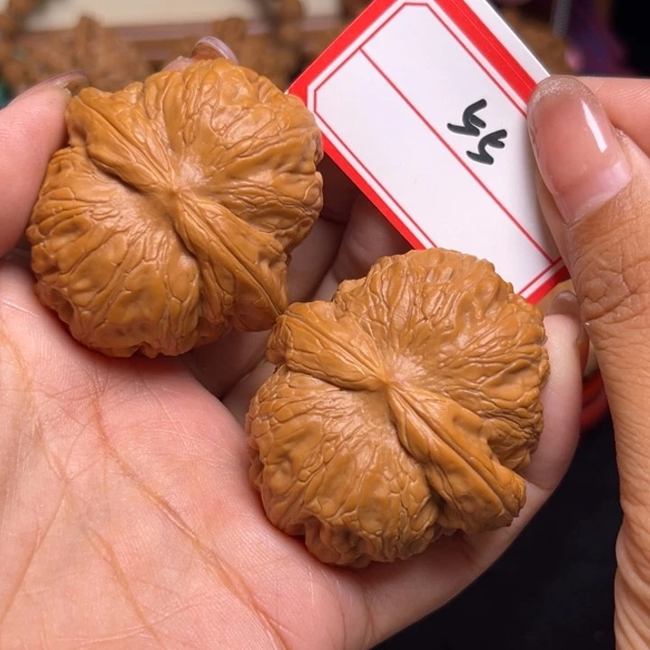 文玩核桃吊坠46翘肩毕业元宝55