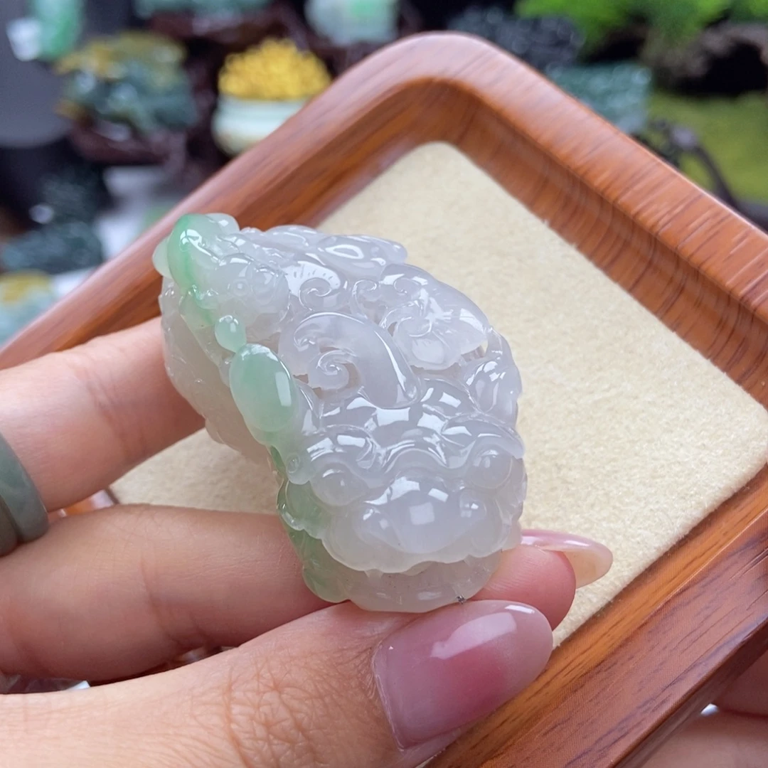 翡翠未镶嵌颈饰A14 高冰飘花子母含珠貔貅