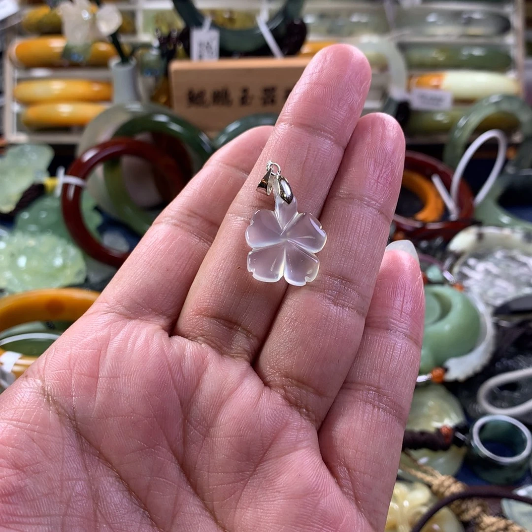 蛇纹石玉颈饰未镶嵌