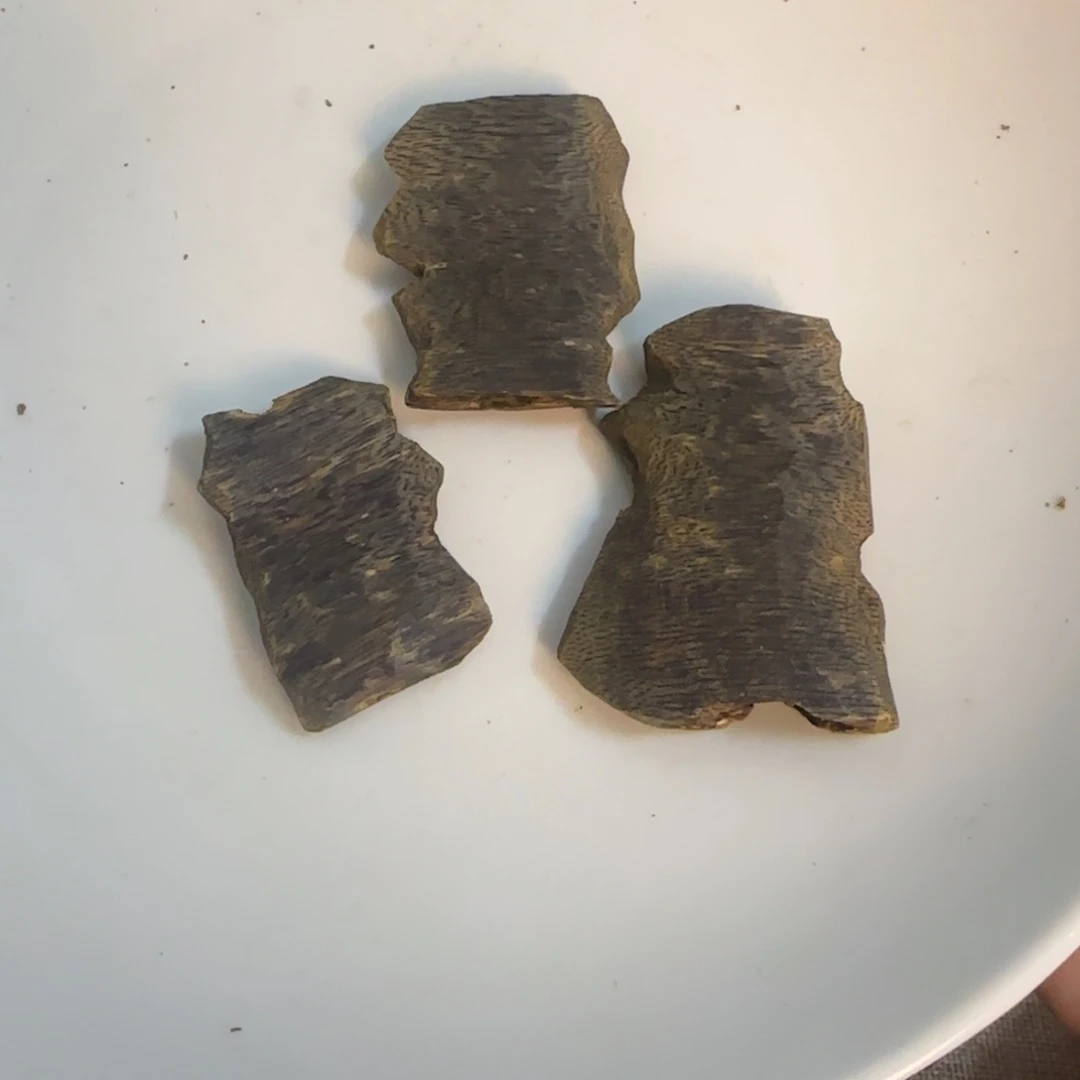 旧***、沉香沉香碎屑海南绿棋楠沉香红骨凹身高油块料24克