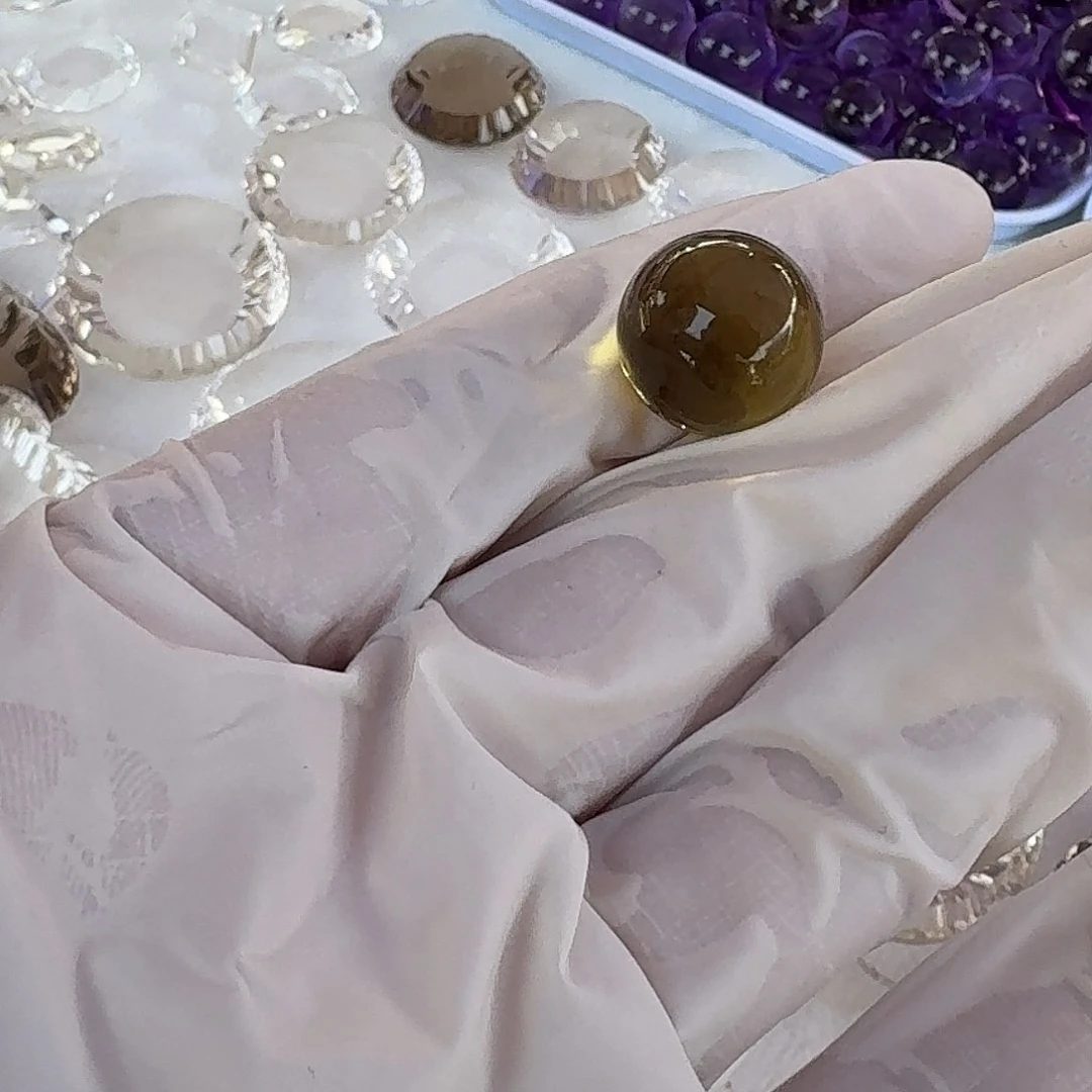 未镶嵌颈饰水晶镜*?珠子