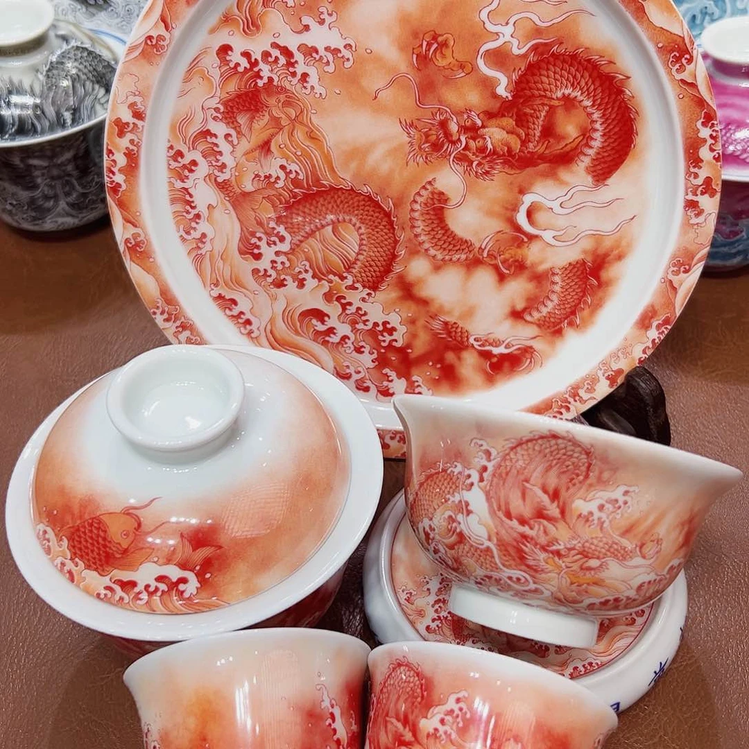 摆件景德镇陶瓷艺术展在上海举办期间举行